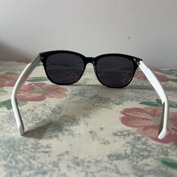 Guess Sunglasses - Picture 3 of 9
